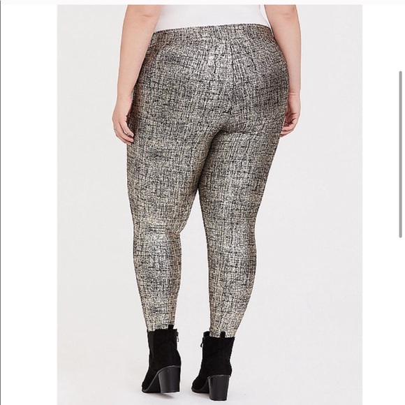 TORRID PLUS SIZE 3 Gold Crosshatch Foil Leggings NWT - Picture 3 of 8